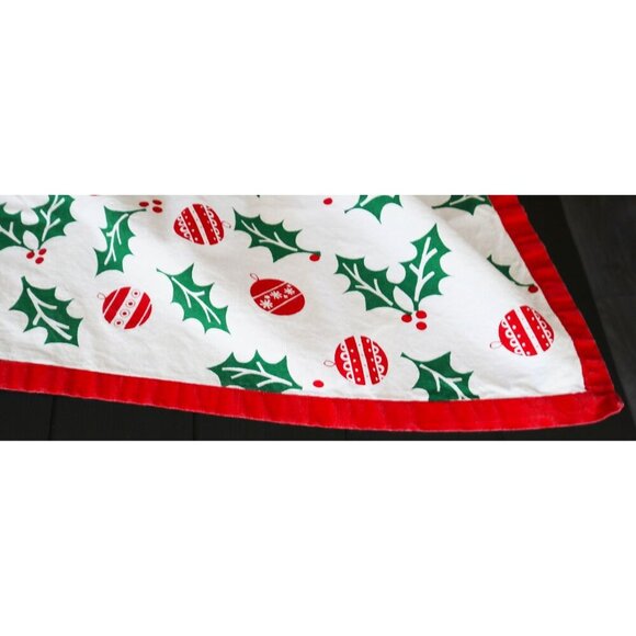 Vintage Christmas Tablecloth Table Cloth Rectangular Holly Leaves & Berries - Picture 2 of 4